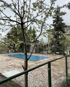 Yard House, Villa For Rent