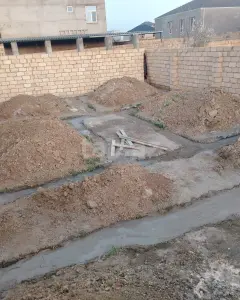 2 sot torpaq sahəsi, Saray qəs.