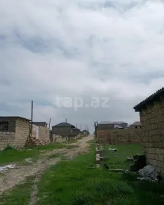 10 sot torpaq sahəsi, Hökməli-Qo...