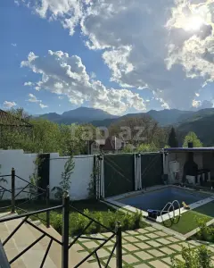 Дом с садом, Вилла Сдаётся